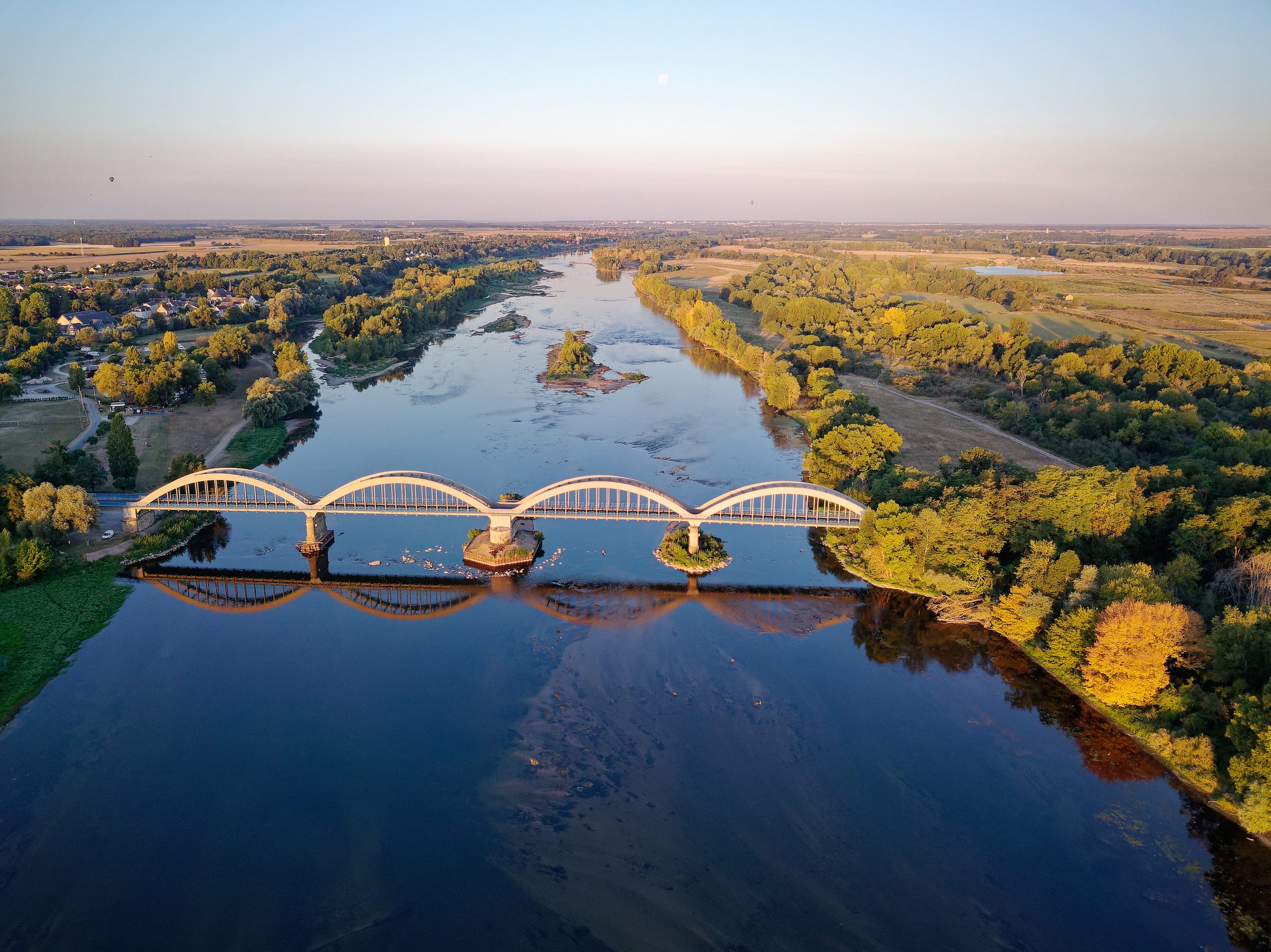 Pont Loire lumière dorée